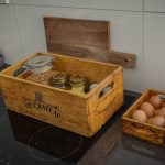 Frühstücksutensilien mit eigenen Eiern Frühstücksutensilien mit eigenen Eiern