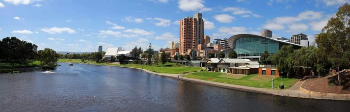 Blick auf Adelaide - im Vordergrund der River Torrens Adelaide